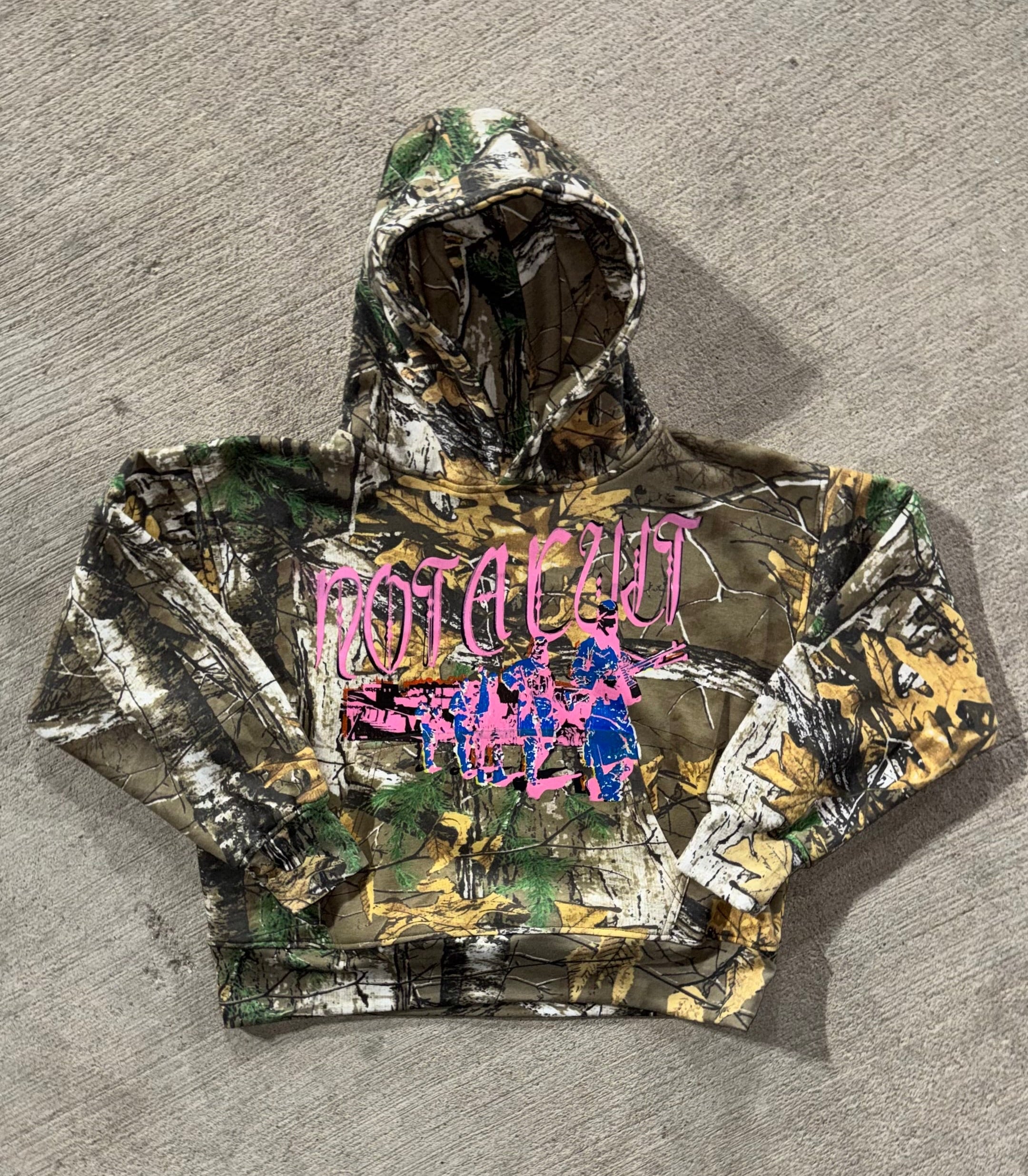 TALI CULT CAMO CROPPED PULLOVER HOODIE